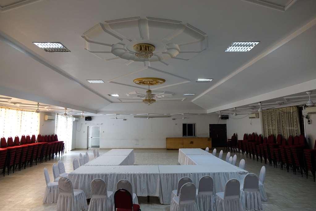 Wusum Hotel Makeni Restaurant foto