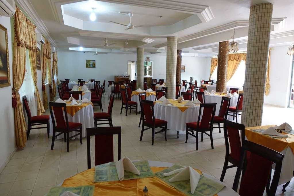 Wusum Hotel Makeni Restaurant foto